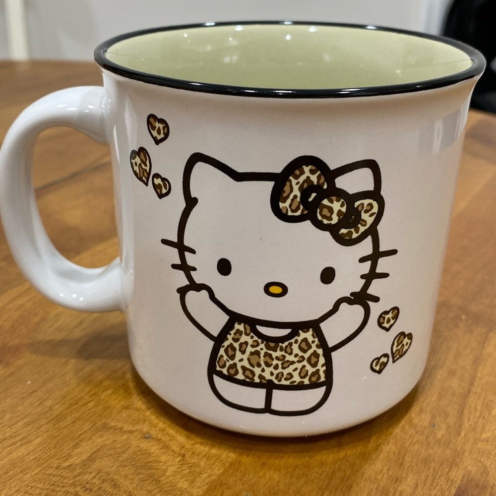 NWT.  Sanrio Co.,  24oz., “Hello Kitty”ceramic mug.